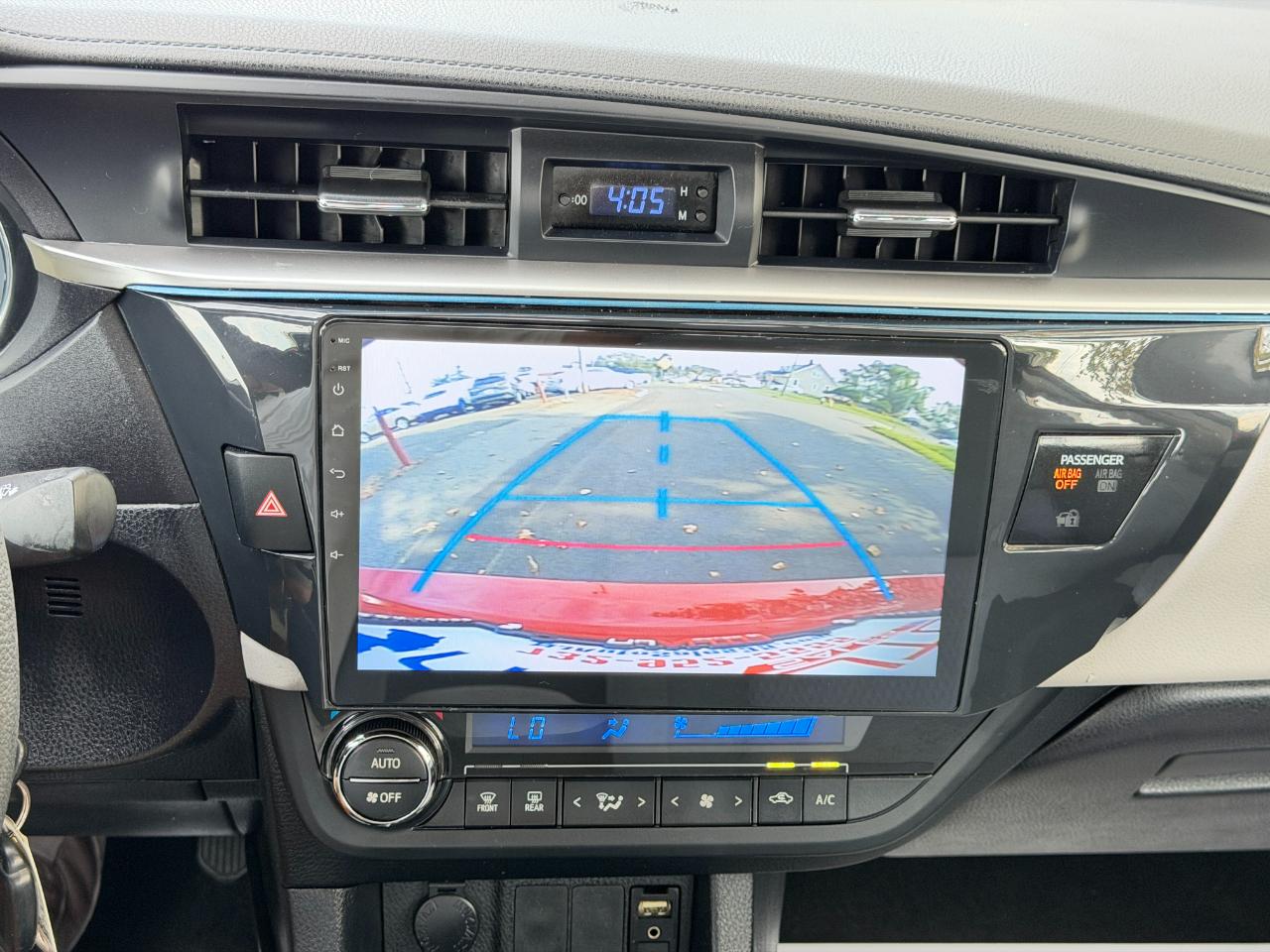 Toyota Corolla 4dr Sedan LE Auto 2014