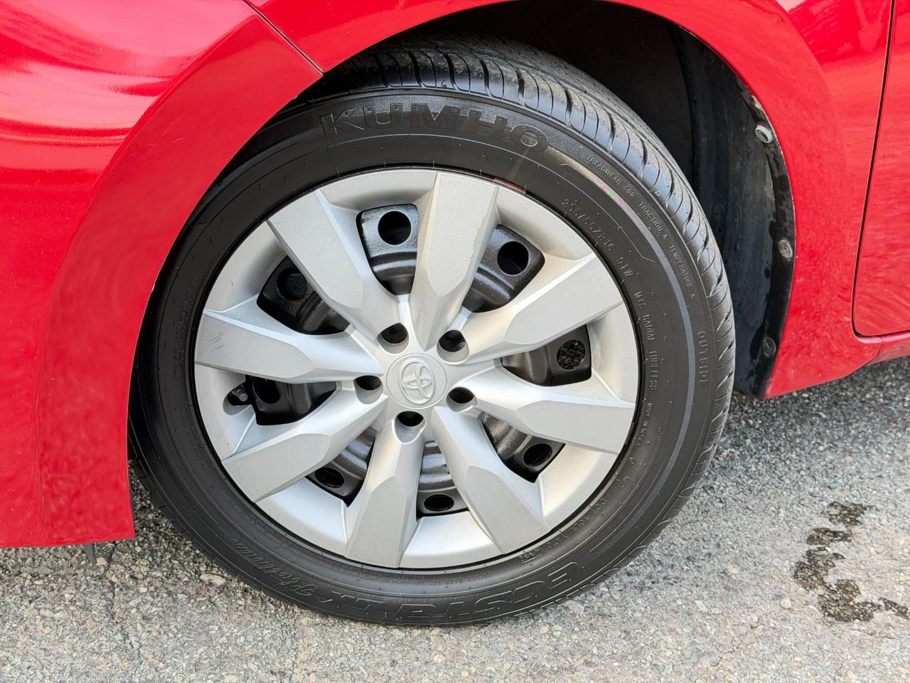 Toyota Corolla 4dr Sedan LE Auto 2014