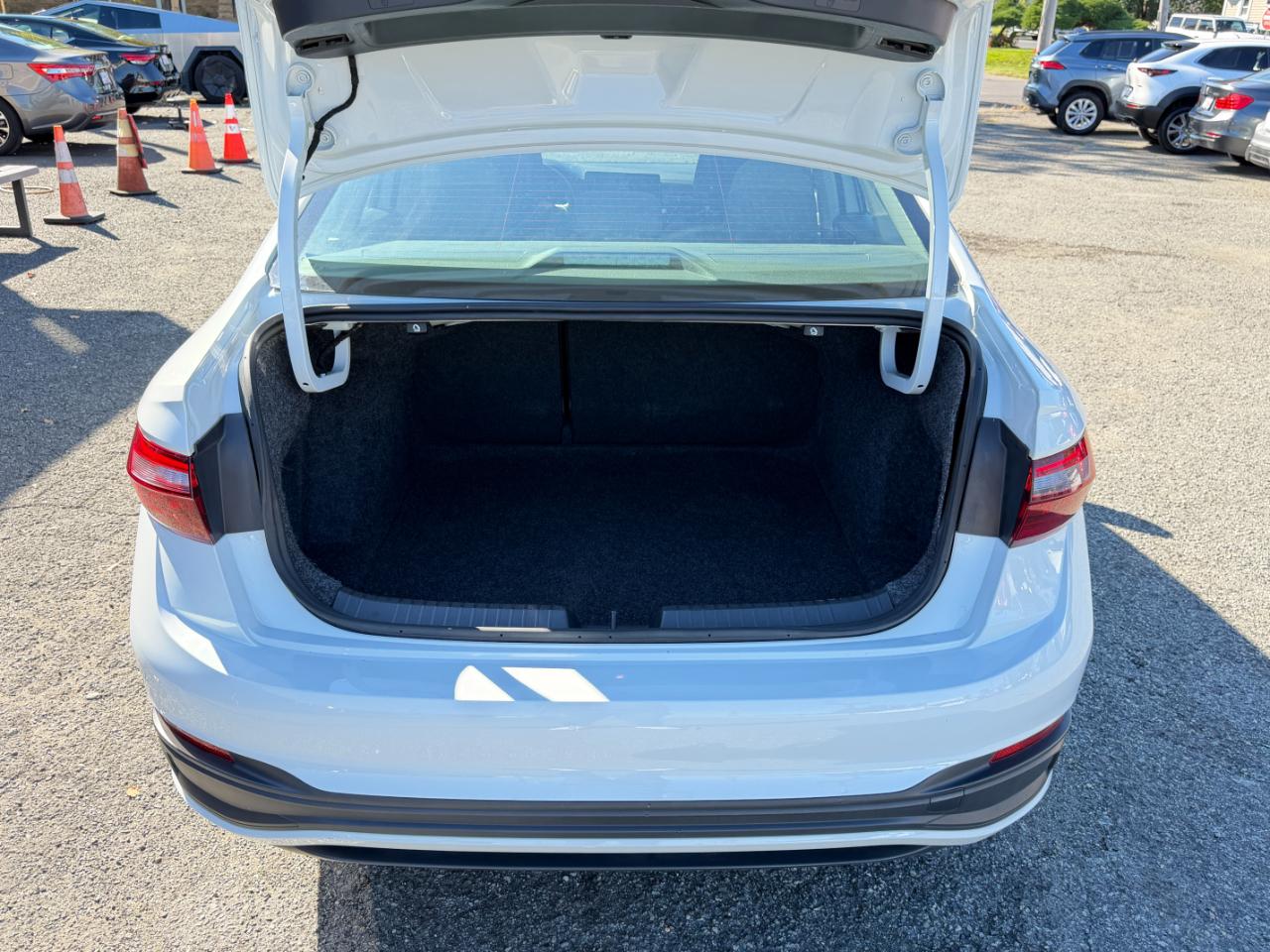 Volkswagen Jetta S Auto 2025