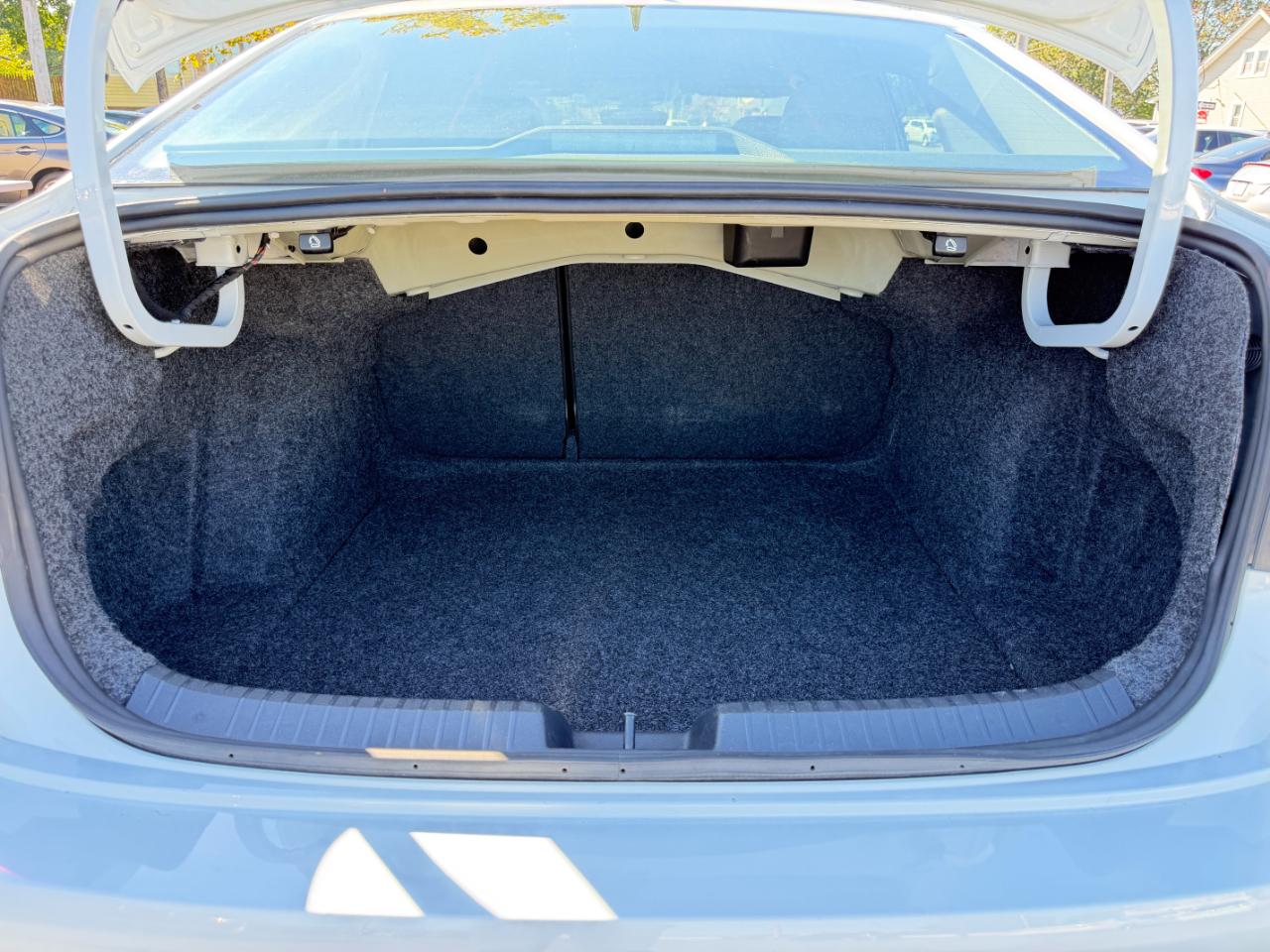 Volkswagen Jetta S Auto 2025