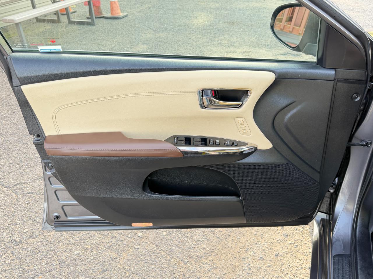Toyota Avalon Hybrid 4dr Sdn XLE Premium (Natl) 2016