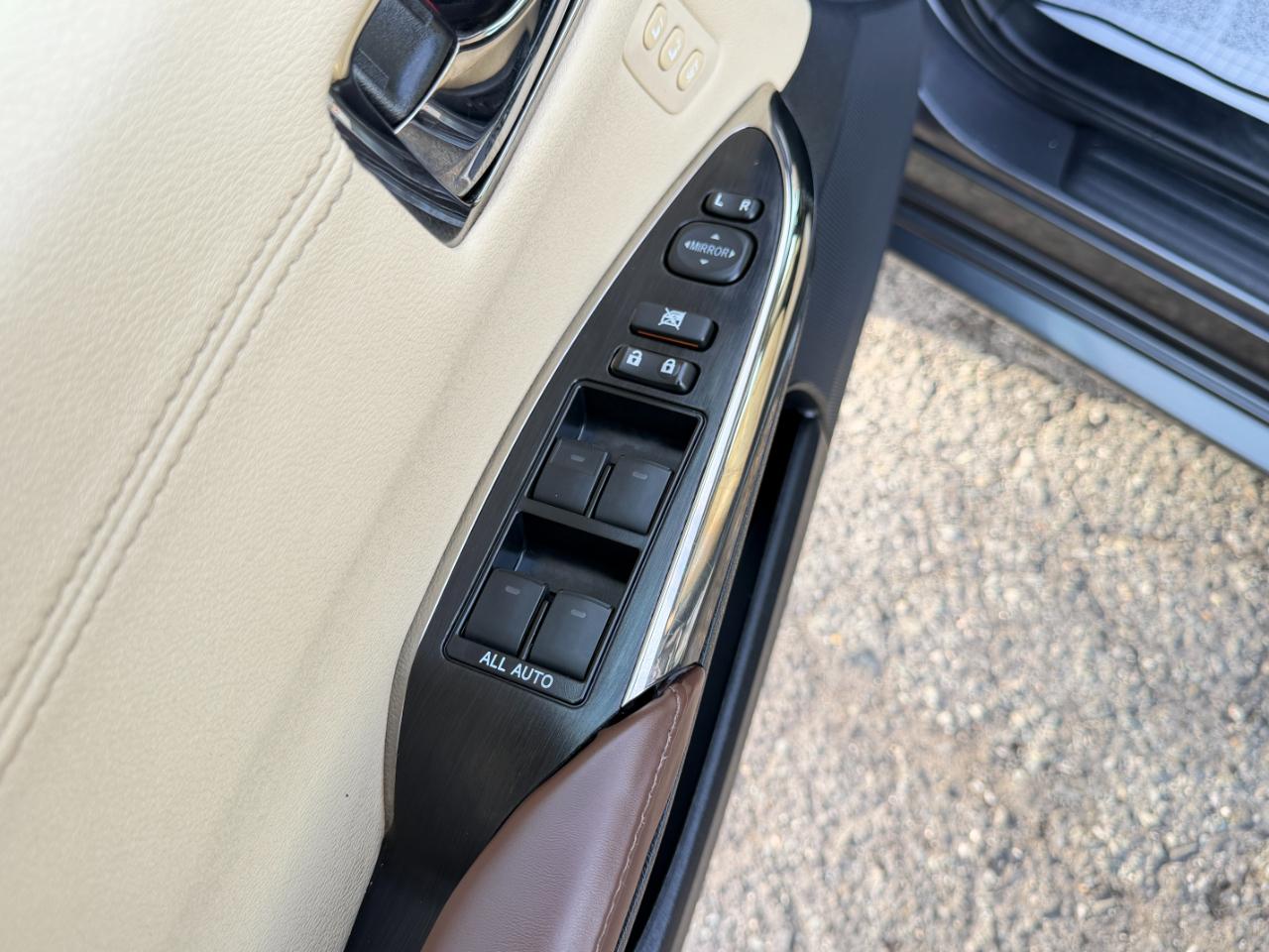 Toyota Avalon Hybrid 4dr Sdn XLE Premium (Natl) 2016