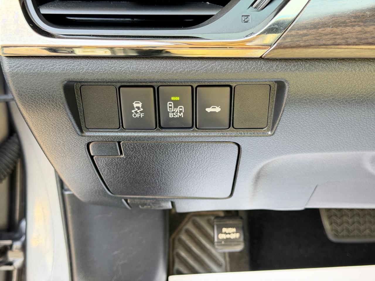 Toyota Avalon Hybrid 4dr Sdn XLE Premium (Natl) 2016