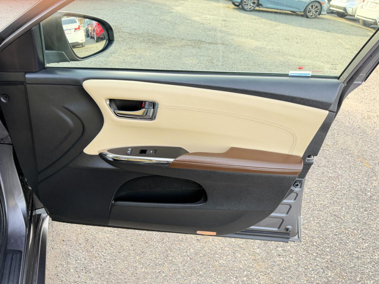 Toyota Avalon Hybrid 4dr Sdn XLE Premium (Natl) 2016