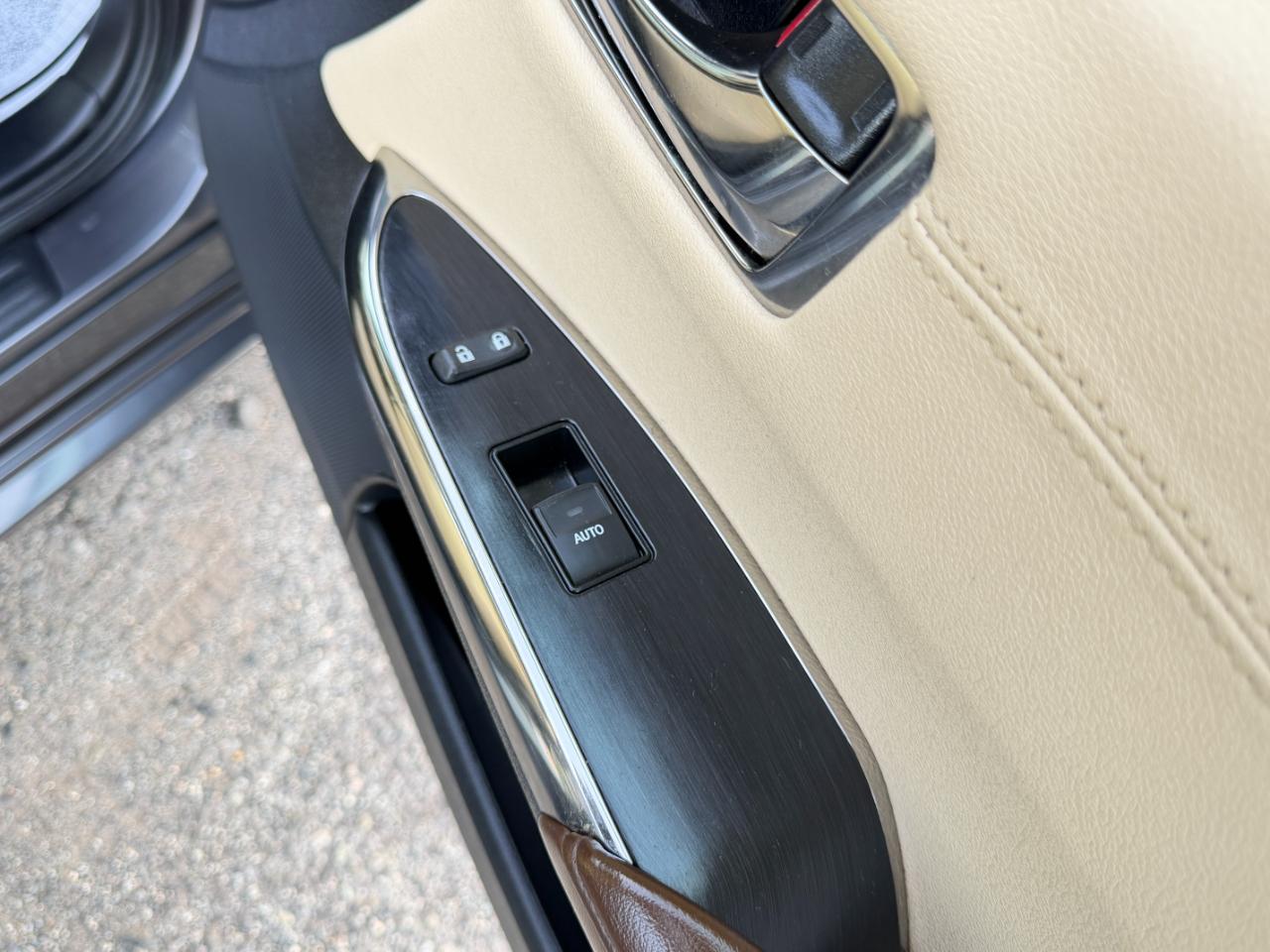 Toyota Avalon Hybrid 4dr Sdn XLE Premium (Natl) 2016