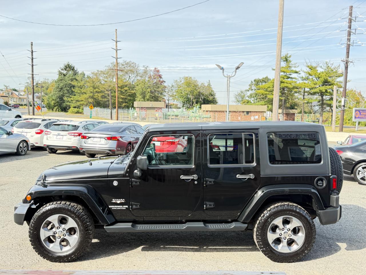 Jeep Wrangler Unlimited 4WD 4dr Sahara 2016