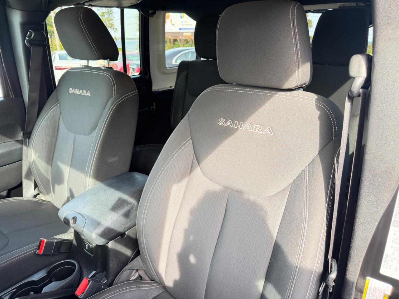 Jeep Wrangler Unlimited 4WD 4dr Sahara 2016