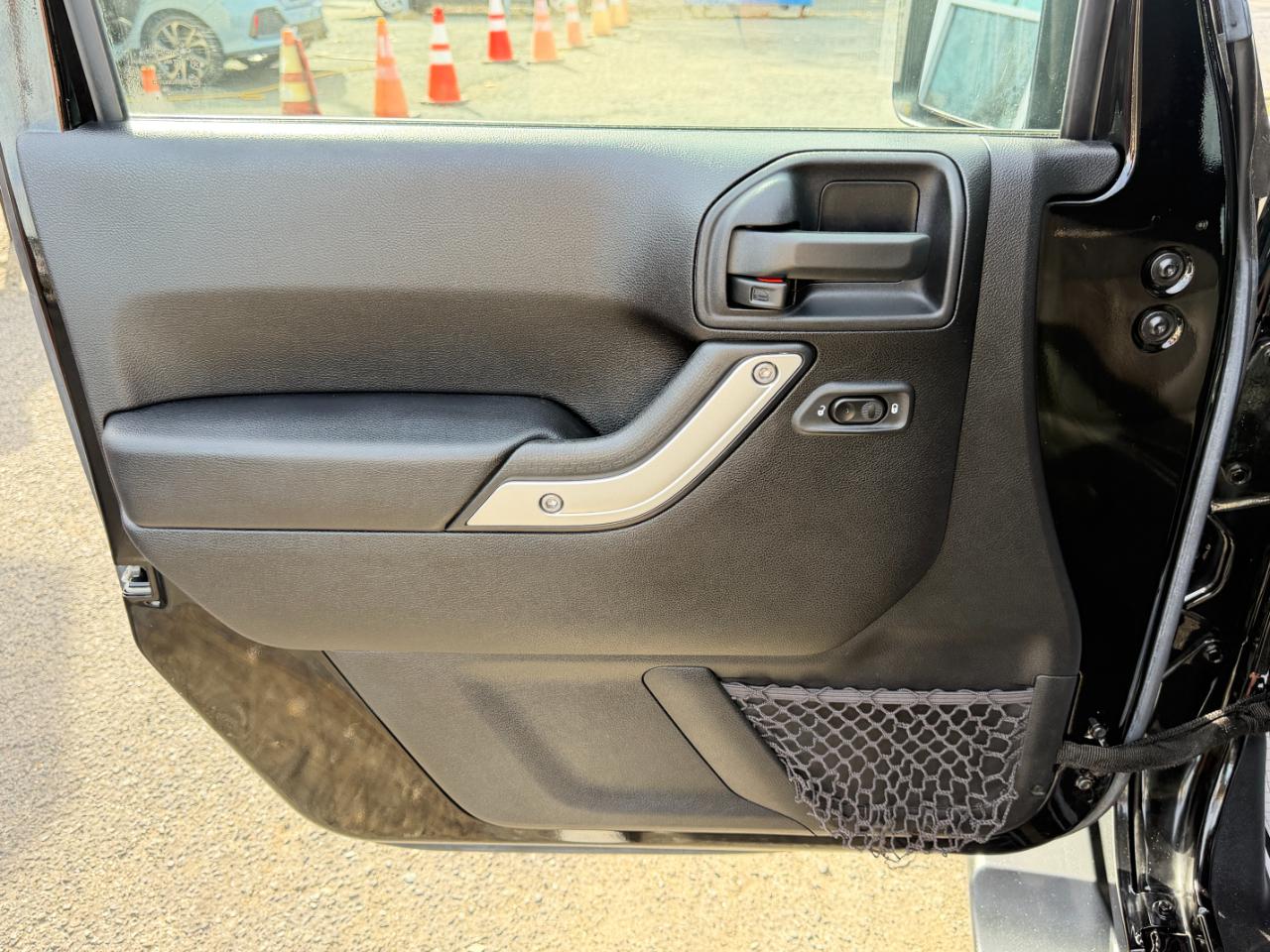 Jeep Wrangler Unlimited 4WD 4dr Sahara 2016