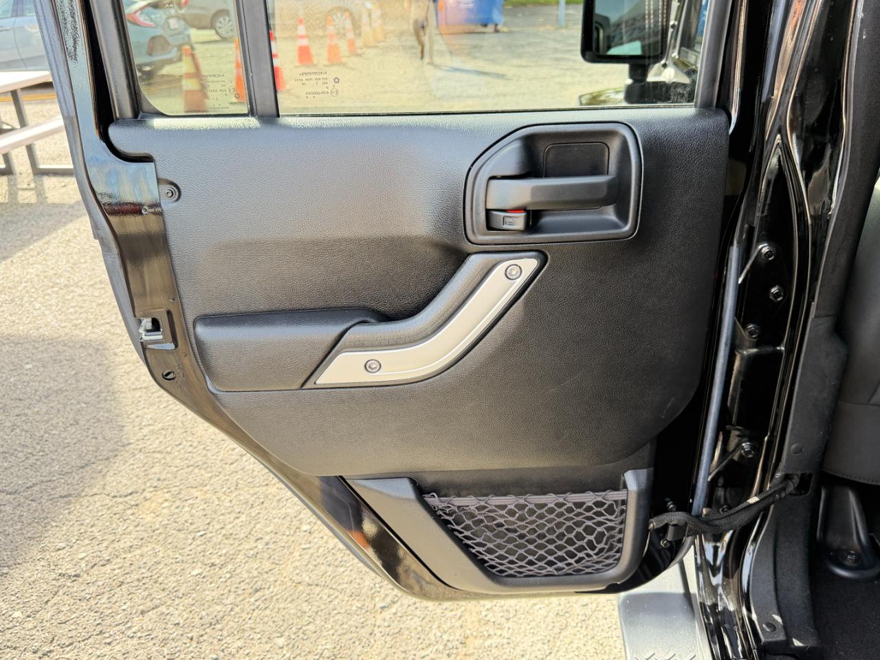 Jeep Wrangler Unlimited 4WD 4dr Sahara 2016