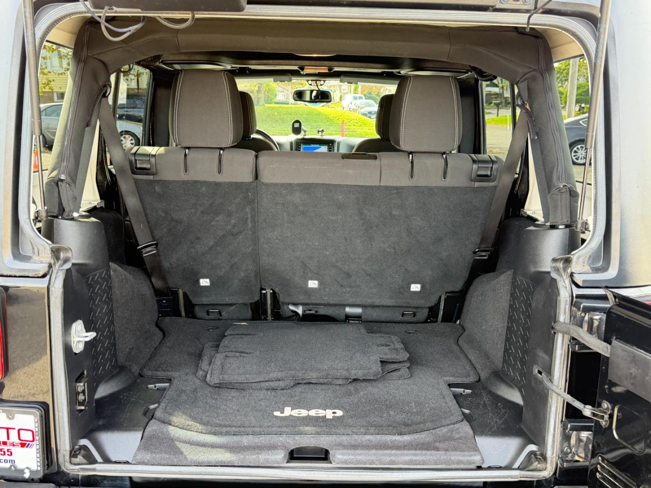 Jeep Wrangler Unlimited 4WD 4dr Sahara 2016