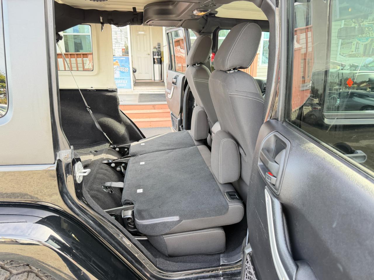 Jeep Wrangler Unlimited 4WD 4dr Sahara 2016