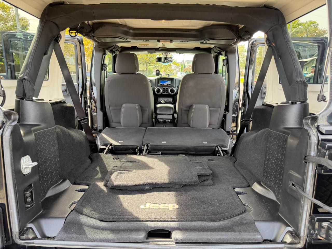 Jeep Wrangler Unlimited 4WD 4dr Sahara 2016