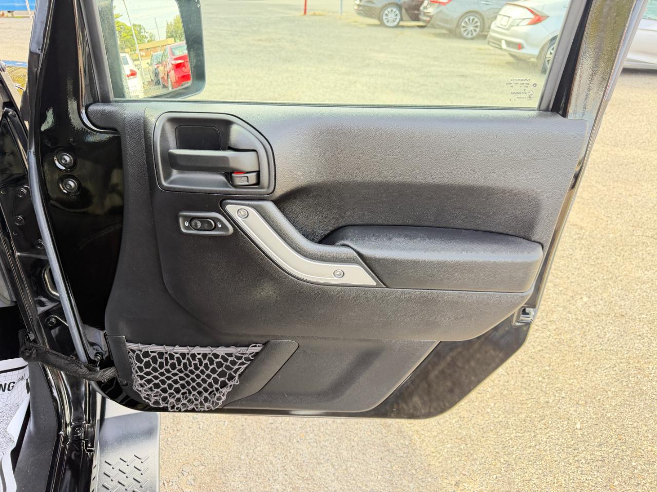 Jeep Wrangler Unlimited 4WD 4dr Sahara 2016