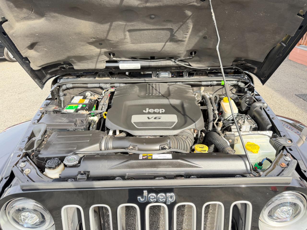 Jeep Wrangler Unlimited 4WD 4dr Sahara 2016