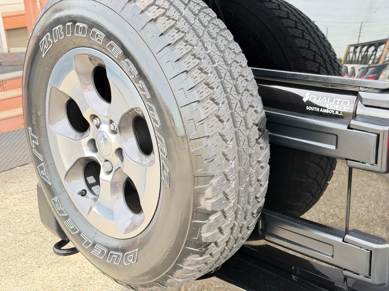 Jeep Wrangler Unlimited 4WD 4dr Sahara 2016