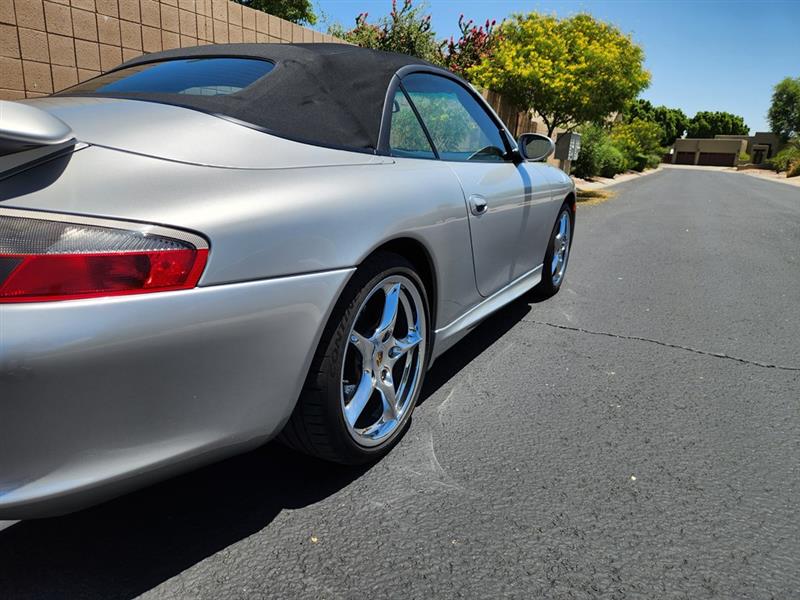 Porsche 911 Carrera Cabriolet 2003