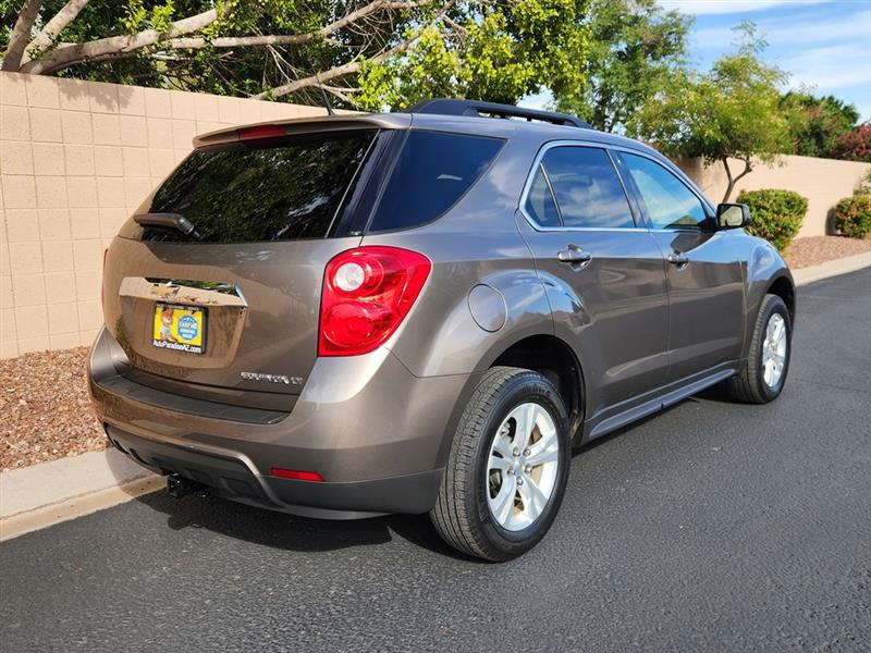 2011 Chevrolet Equinox LT photo 2