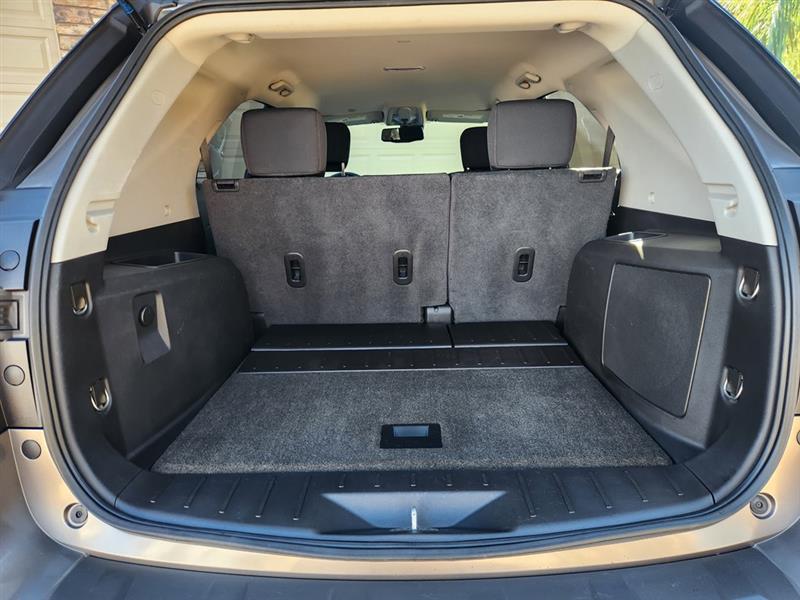 2011 Chevrolet Equinox LT photo 4