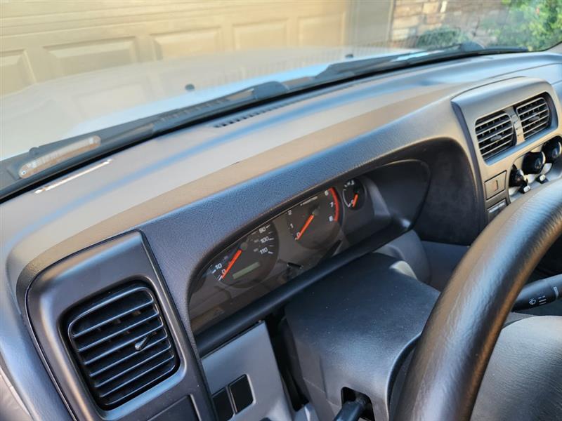 Nissan Frontier XE King Cab 2WD 2001