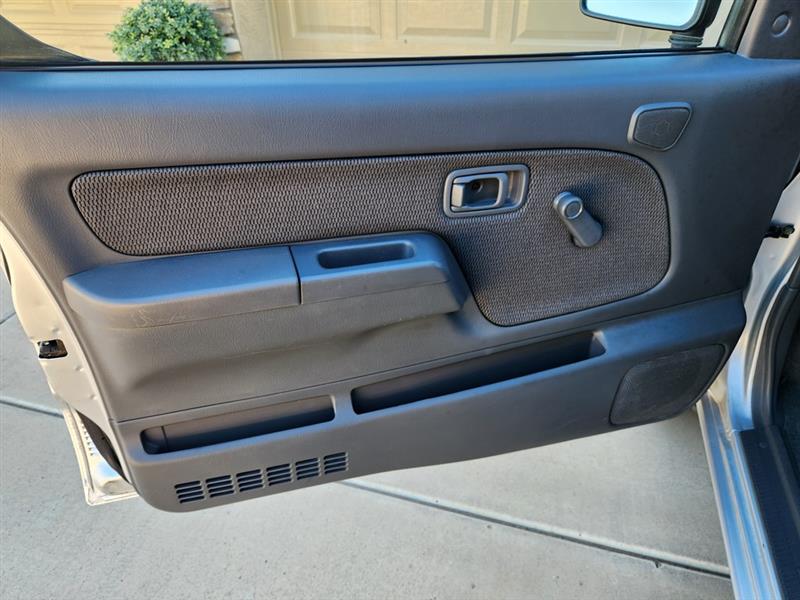 Nissan Frontier XE King Cab 2WD 2001