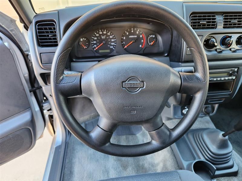 Nissan Frontier XE King Cab 2WD 2001