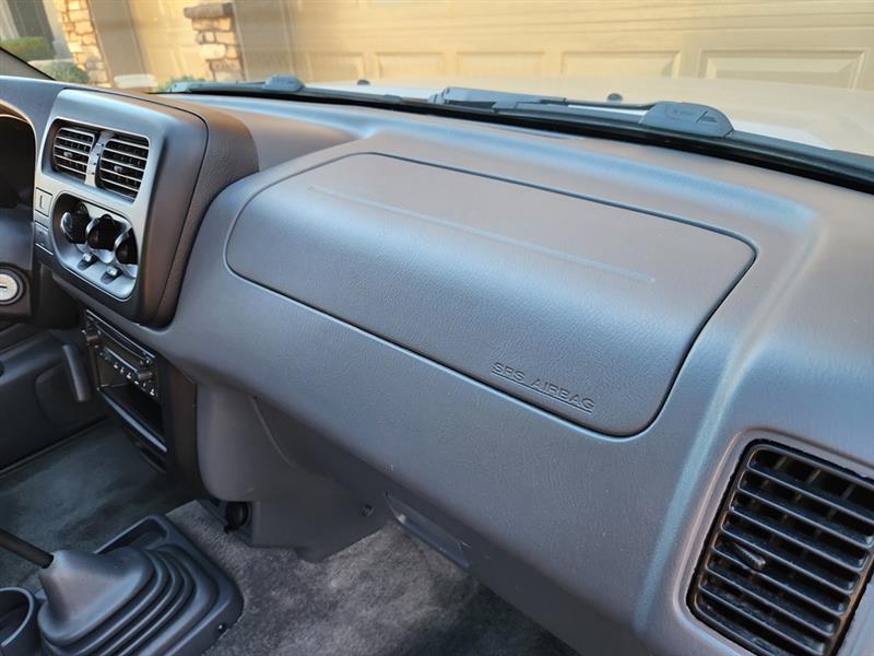 Nissan Frontier XE King Cab 2WD 2001