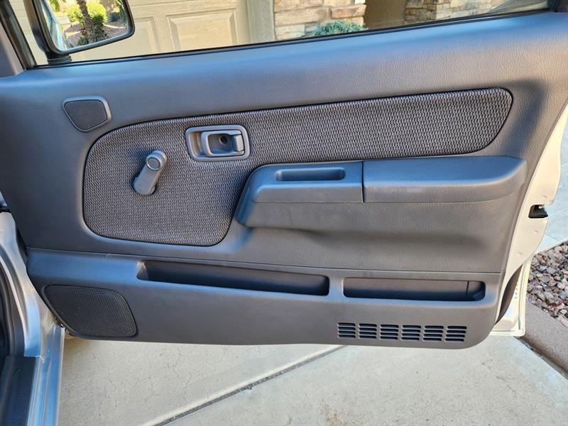 Nissan Frontier XE King Cab 2WD 2001