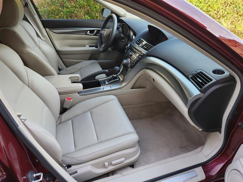 Acura TL 5-Speed AT with Tech Package 2011