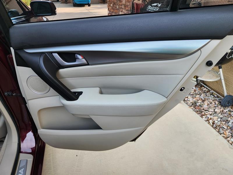 Acura TL 5-Speed AT with Tech Package 2011