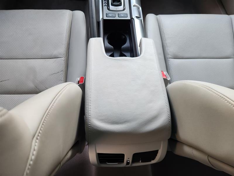 Acura TL 5-Speed AT with Tech Package 2011