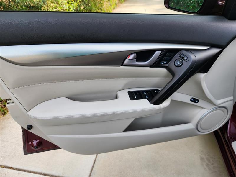 Acura TL 5-Speed AT with Tech Package 2011