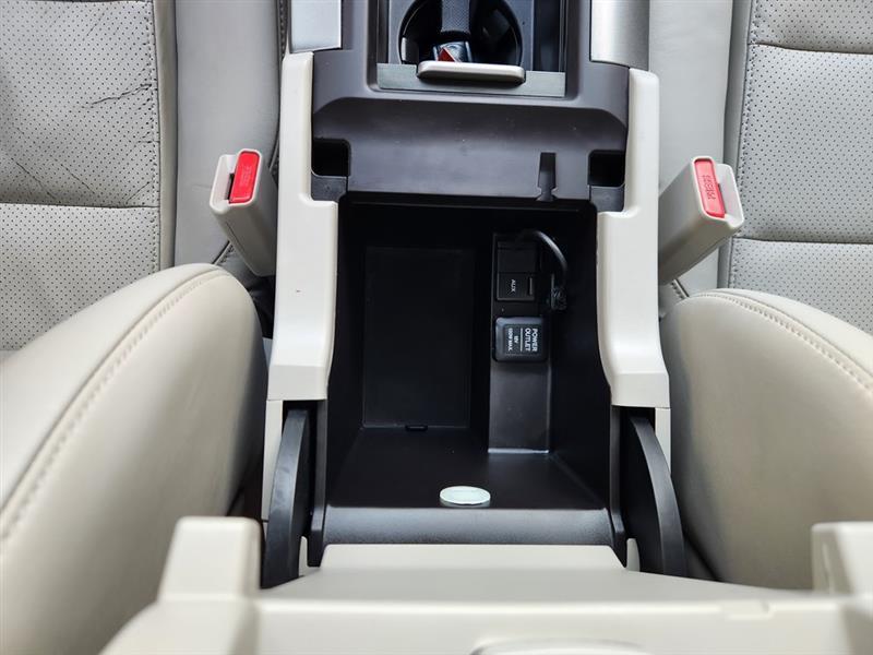 Acura TL 5-Speed AT with Tech Package 2011