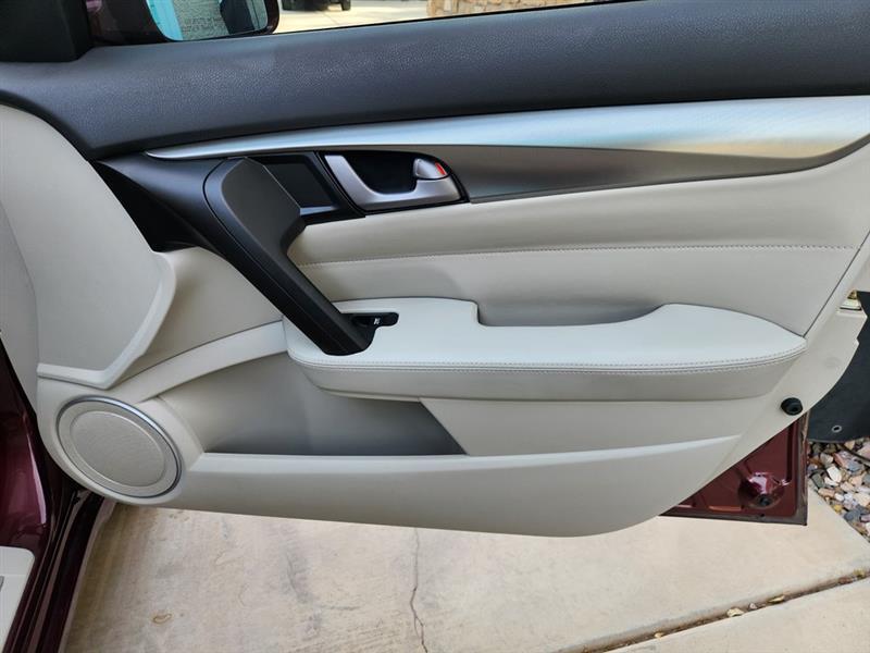 Acura TL 5-Speed AT with Tech Package 2011