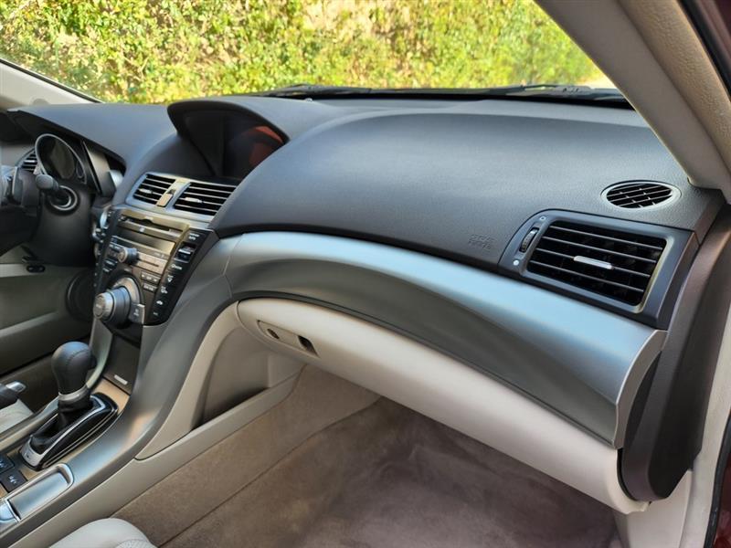 Acura TL 5-Speed AT with Tech Package 2011