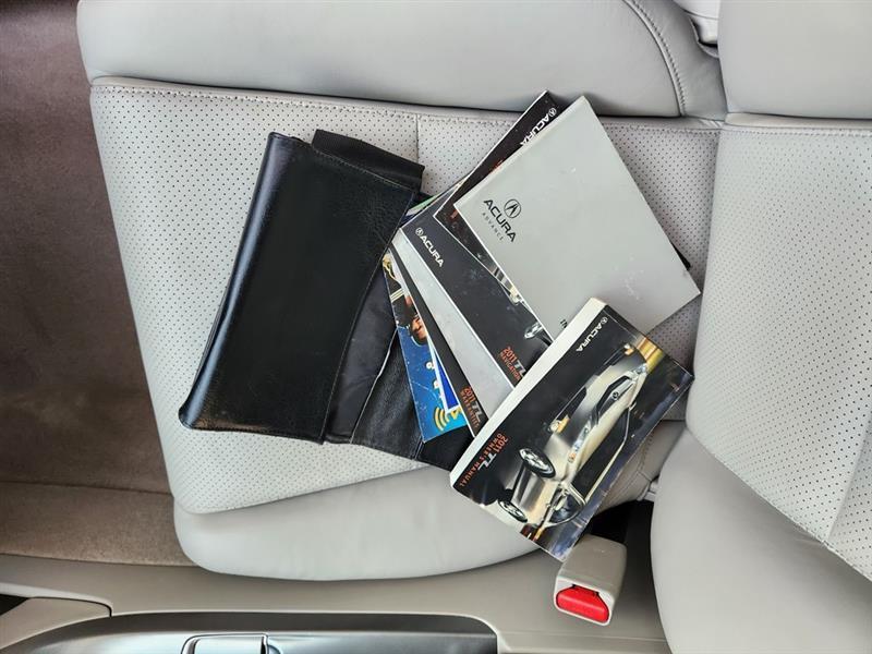 Acura TL 5-Speed AT with Tech Package 2011