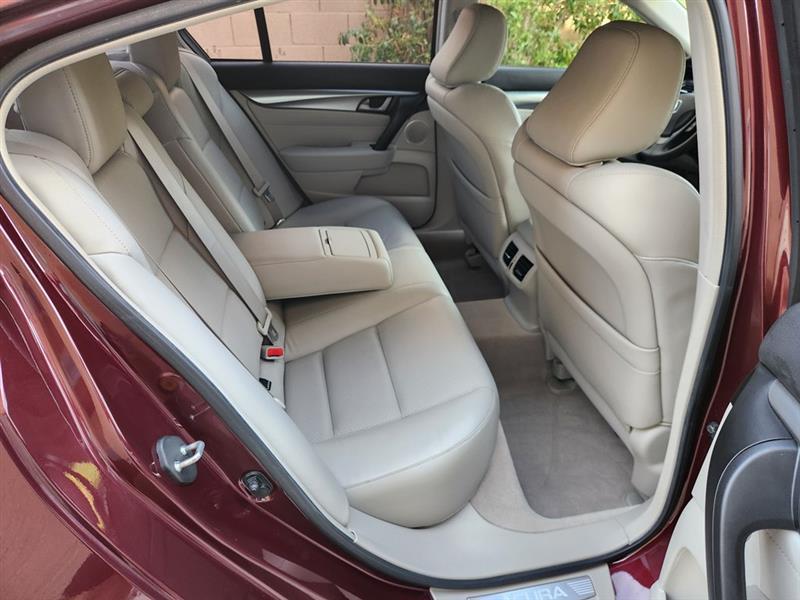 Acura TL 5-Speed AT with Tech Package 2011
