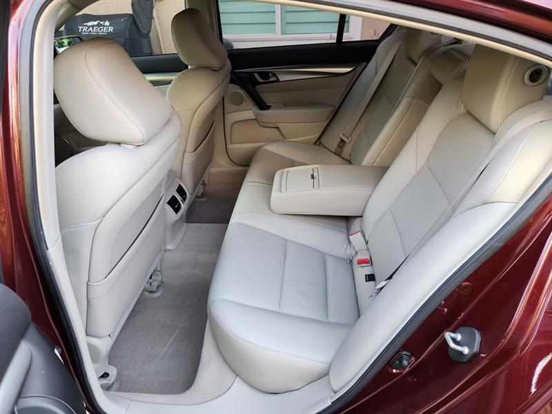 Acura TL 5-Speed AT with Tech Package 2011