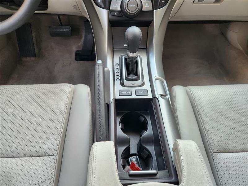 Acura TL 5-Speed AT with Tech Package 2011