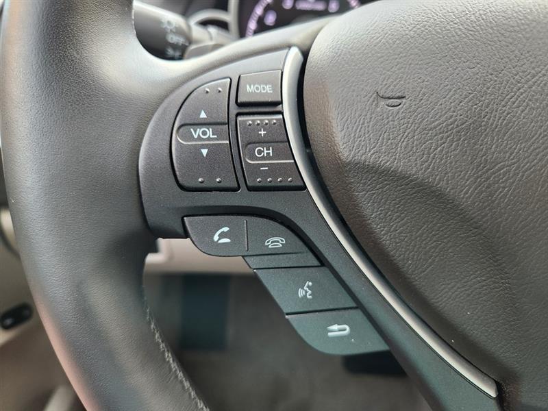 Acura TL 5-Speed AT with Tech Package 2011