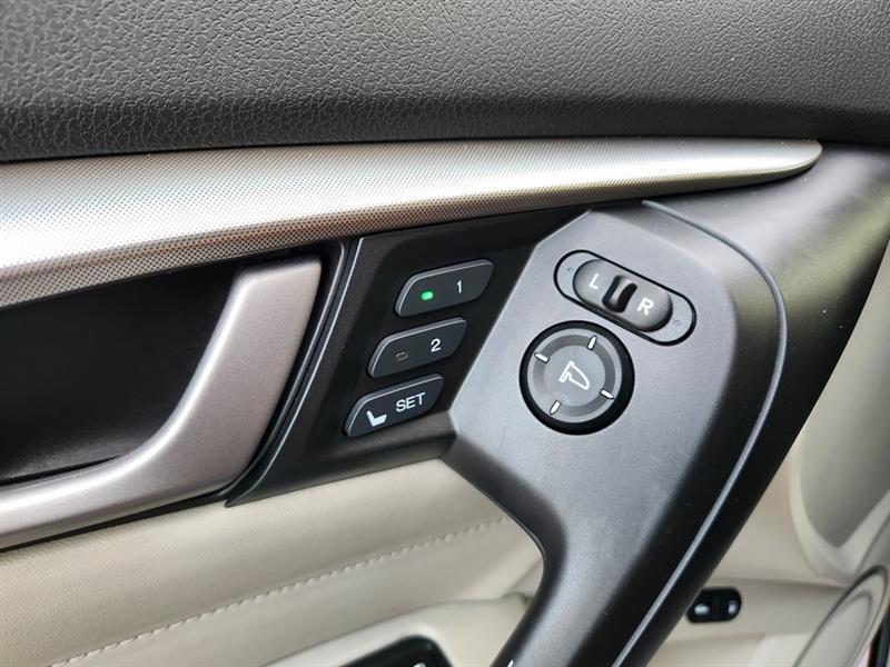 Acura TL 5-Speed AT with Tech Package 2011