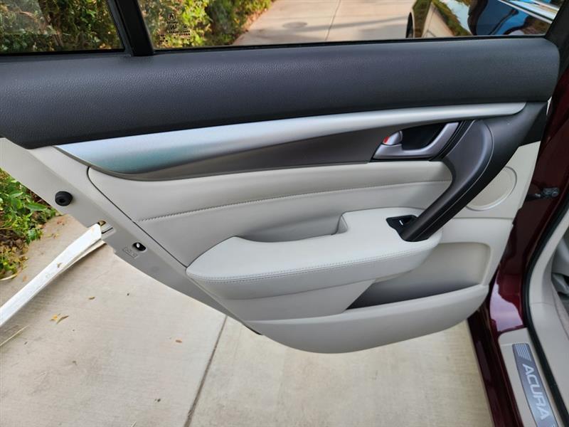 Acura TL 5-Speed AT with Tech Package 2011