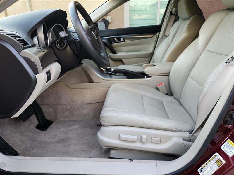 Acura TL 5-Speed AT with Tech Package 2011