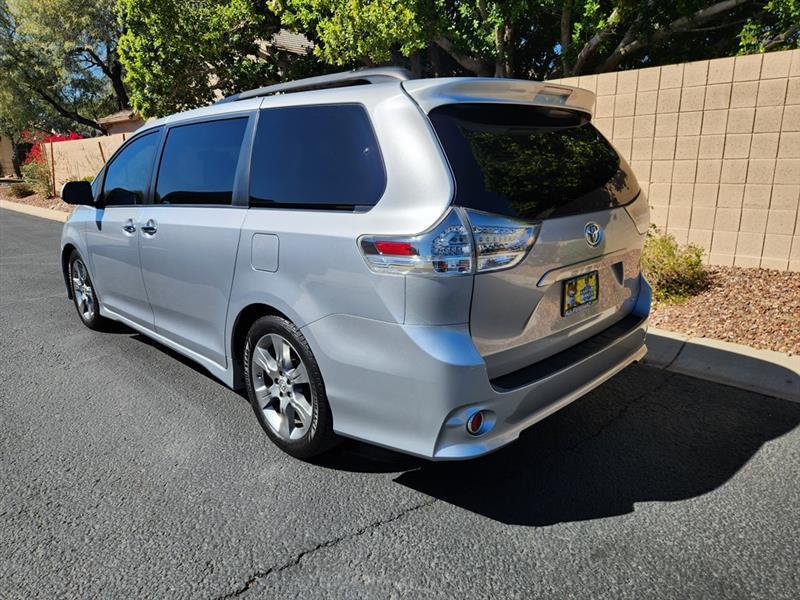 Toyota Sienna FWD 7-Passenger V6 2014