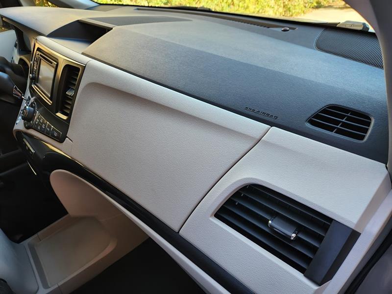 Toyota Sienna FWD 7-Passenger V6 2014