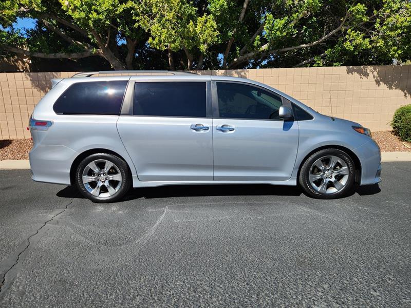 Toyota Sienna SE 8-Passenger 2014