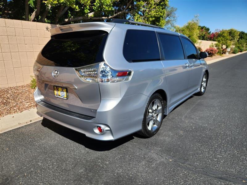 Toyota Sienna SE 8-Passenger 2014