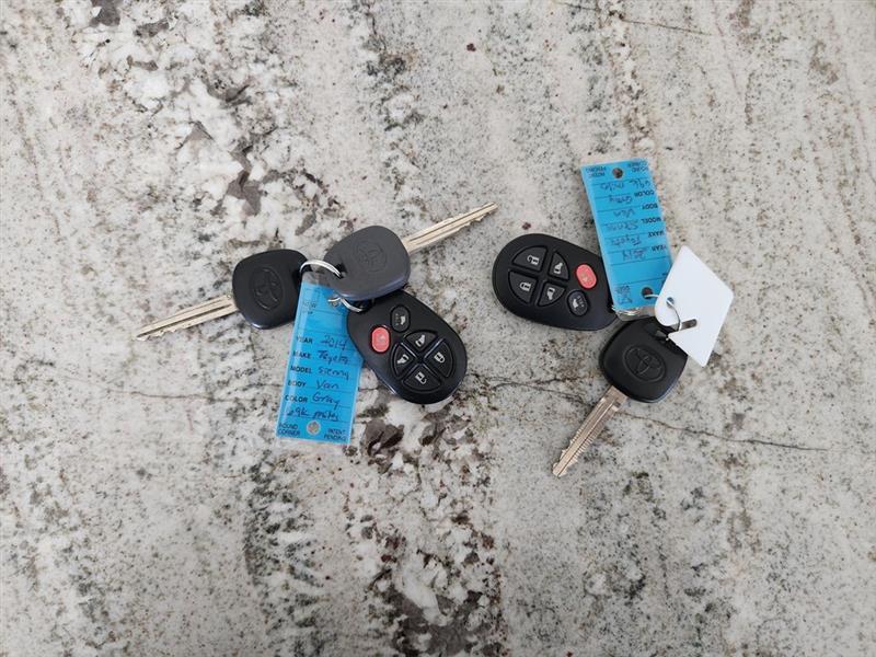 Toyota Sienna SE 8-Passenger 2014