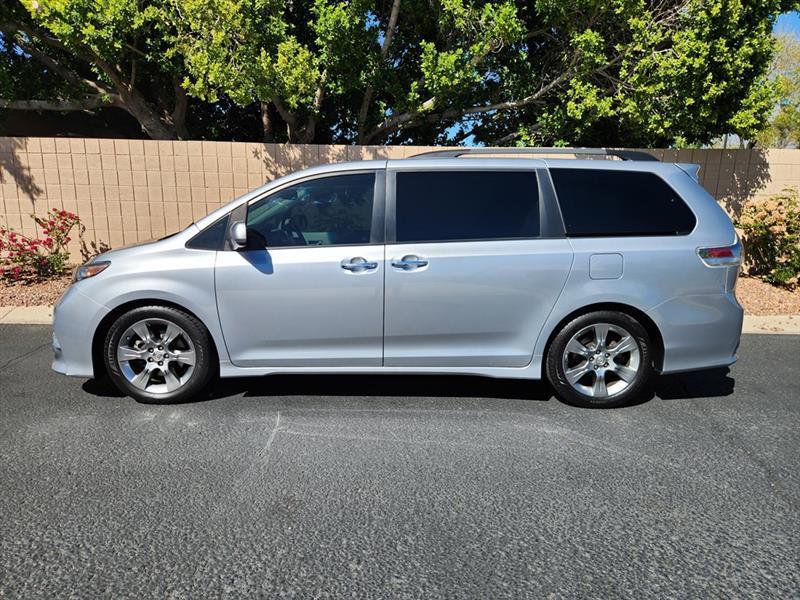 Toyota Sienna SE 8-Passenger 2014