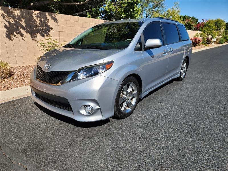 Toyota Sienna SE 8-Passenger 2014