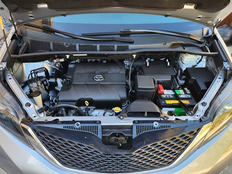 Toyota Sienna SE 8-Passenger 2014
